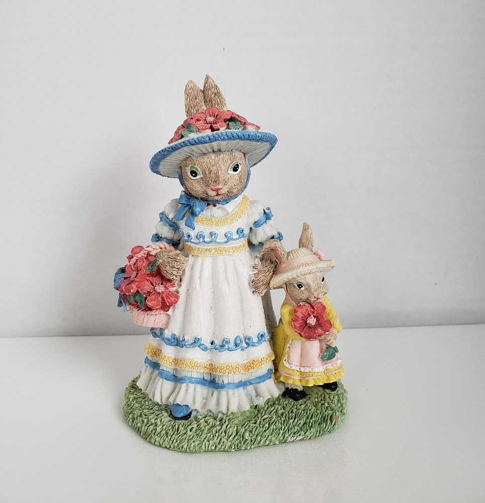 Mama Jumper With Helena Bunny Figurine - Picture 5 of 7